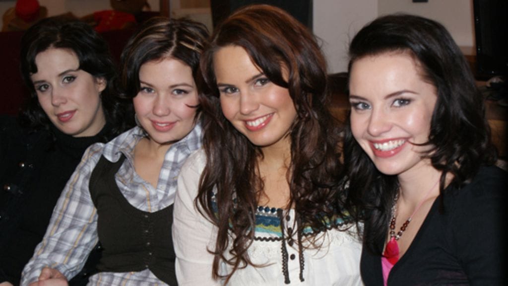 Anniina, Anitta, Anne ja Anneli Mattila MTV:n Viihdeuutisten haastattelussa 9.10.2008. Kuva: MTV oy.