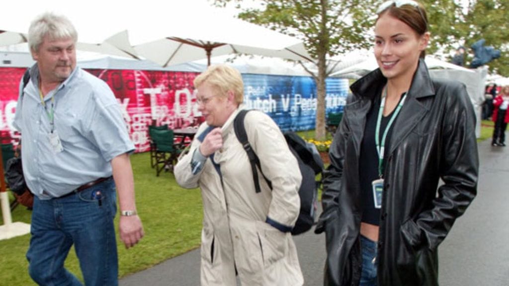 Matti ja Paula Räikkönen sekä Jenni Dahlman. (Kuva: Heikki Saukkomaa/Lehtikuva)