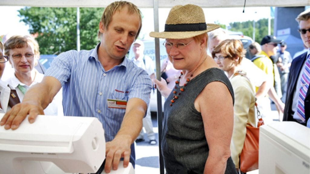 Tarja Halonen Farmari 2008 -maatalousmessuilla. (Lehtikuva)