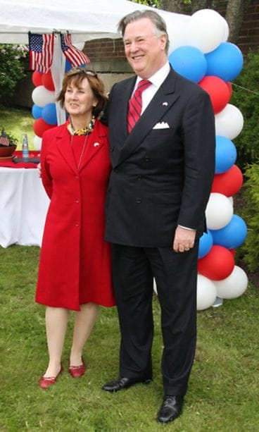 Lähetystöneuvos Michael Butler ja Denise-puoliso. (kuva: MTV3)