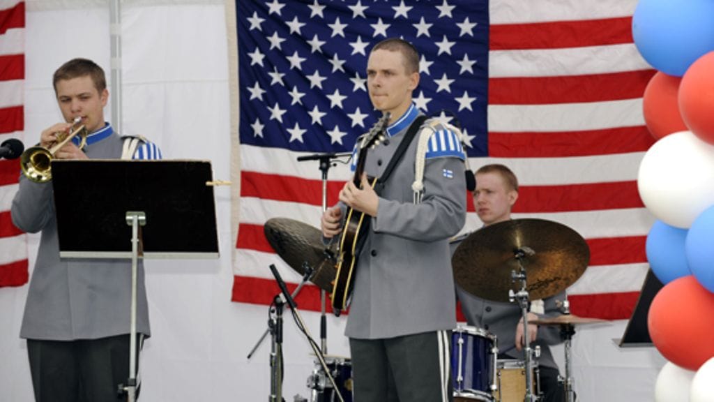 Yhdysvaltain Helsingin suurlähetystön itsenäisyyspäiväjuhlat Helsingissä 17. kesäkuuta 2009. Juhlia isännöi lähetystöneuvos Michael Butler. (kuva:Lehtikuva)