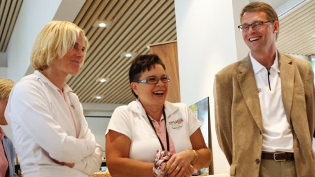 Matti Vanhanen ja Merikukka Forsius golftapatumassa 17. kesäkuuta 2007 (kuva: Lehtikuva)