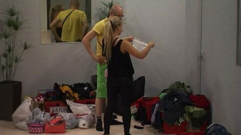 Kätlin käräytti Antin pikkuhousujen parista.