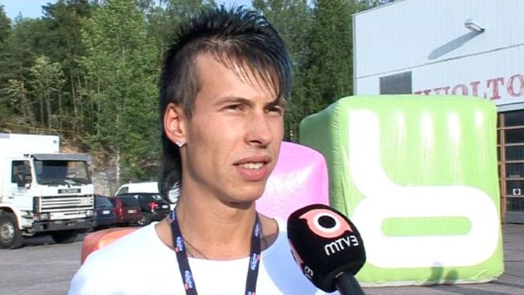 Antti Kurhinen neuvoo uusia asukkaita.