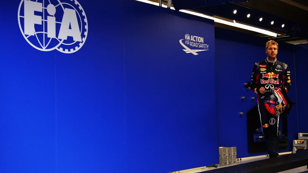 Sebastian Vettel punnitusalueella