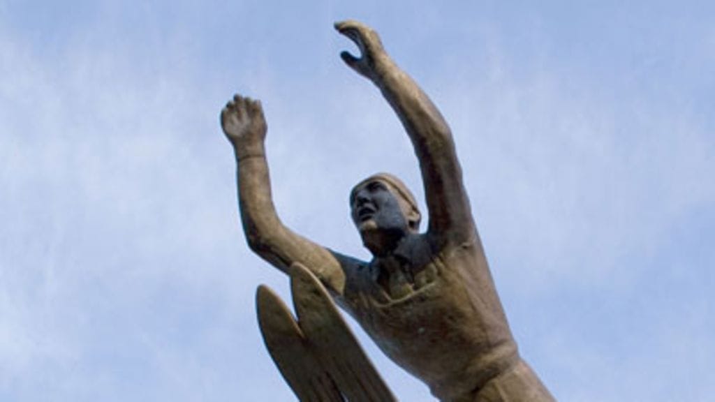 Anjalankoski, Heikki Hasun patsas. Kuva: Juha Salonen / Mediataju Oy.