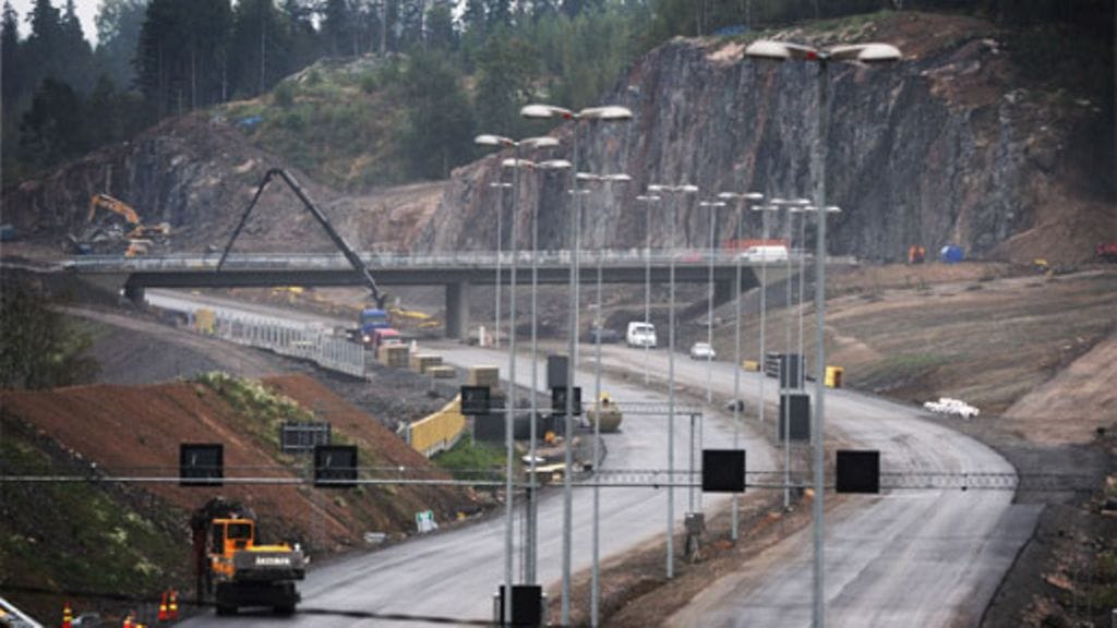Lohja-Muurla-moottoritien rakennusta. (Lehtikuva)