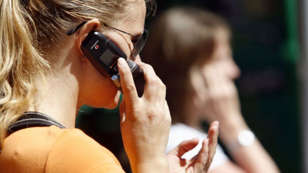 Tutkijat kumosivat WHO:n lausunnon kännykän syöpäriskeistä.