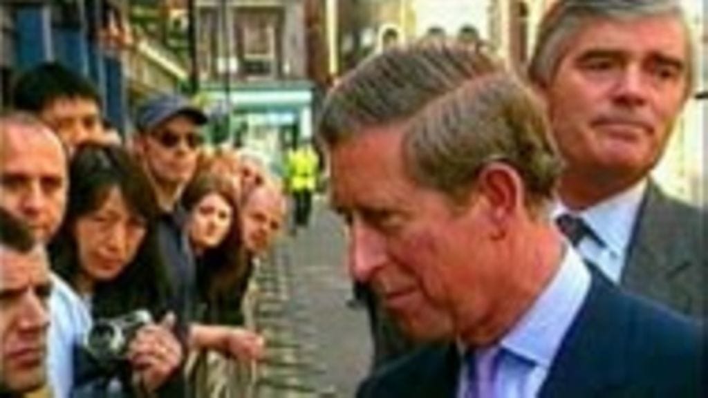 Prinssi Charles tukee lahjoituksin brittimaanviljelijöitä.