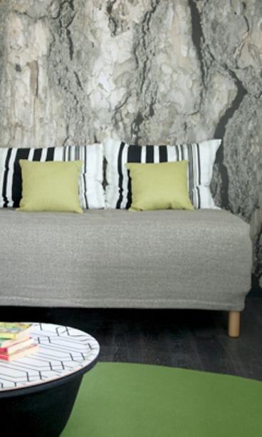 Modernia tyyliä yhdistettynä rosoiseen seinäpintaan (Honka)