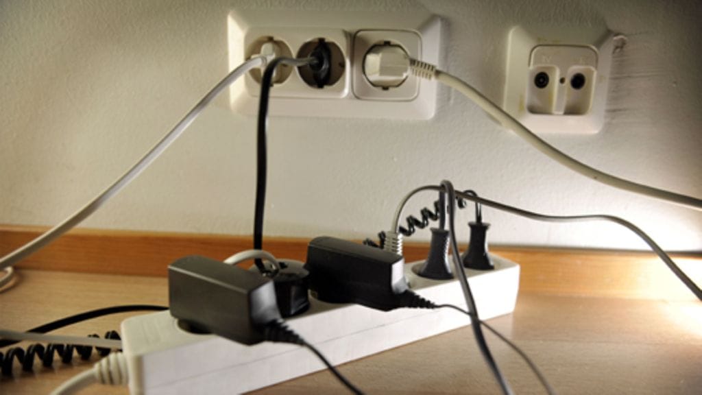 Älä pidä sähkölaitteita turhaan päällä, jollet käytä niitä.