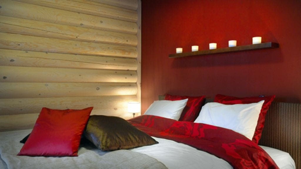 Puuseinien annetaan olla esillä (Honka)