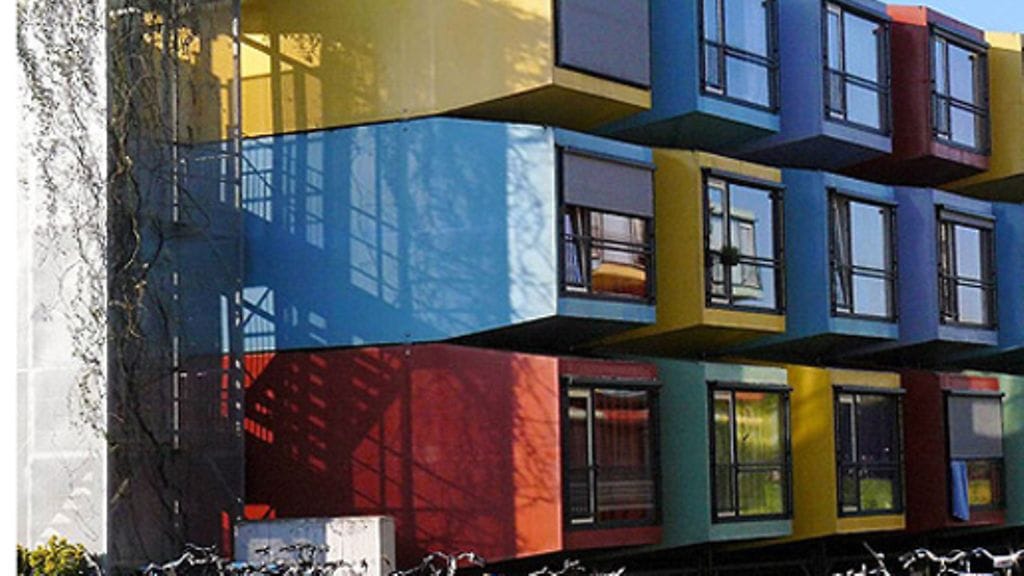 Hollantilaisia konttiasuntoja Utrechtin kaupungissa. Kuvakaappaus NyTeknikin sivuilta.