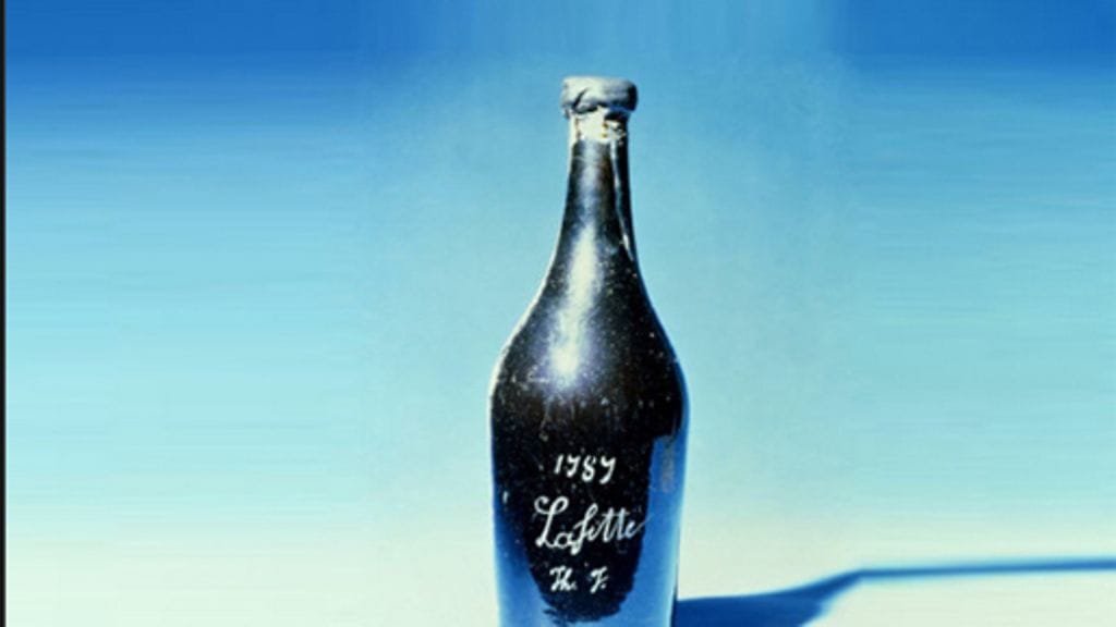 1787 Chateau Lafite valmistajan nimikirjaimilla varustettuna. Kuvakaappaus Huffington Postin sivuilta.