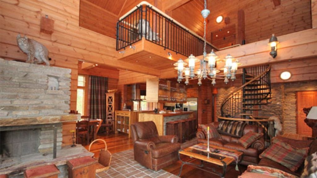 Korkeat huoneet tuovat asumiseen tunnelmaa.