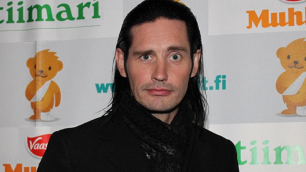 Soolouraansa virittelevän Lauri Tähkän vaimo on hakenut laulajasta avioeroa.