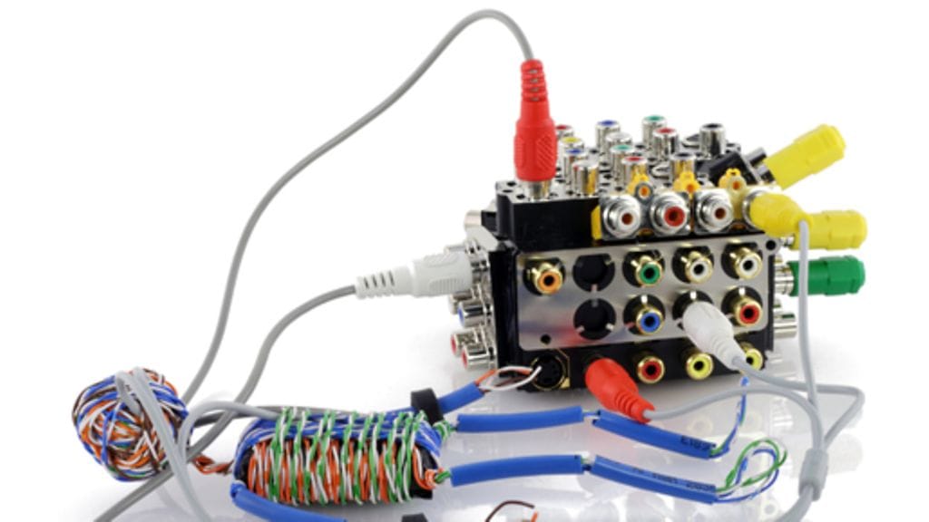 Tukes määräsi monia sähkölaitteita myyntikieltoon vaarallisuutensa takia. Ongelmia aiheuttivat etenkin led-valaisimet.