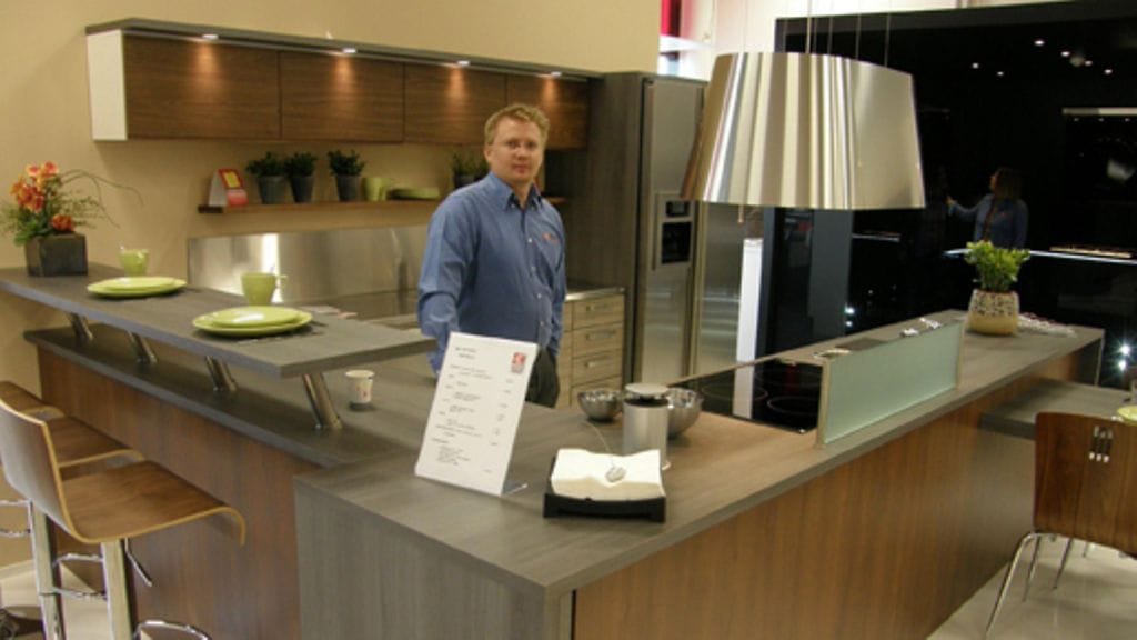 Sami Rintamaa on nikkaroinut kaikenlaista lapsesta asti. Oma kotikin on pääosin kalustettu itsetehdyillä huonekaluilla.