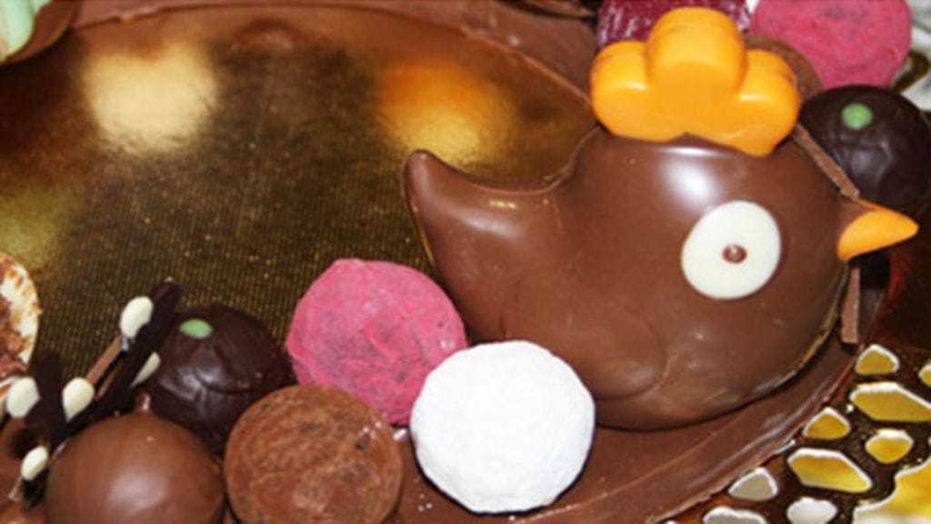 Temperoidusta suklaasta syntyy vaikka hienoja pääsiäiskoristeita