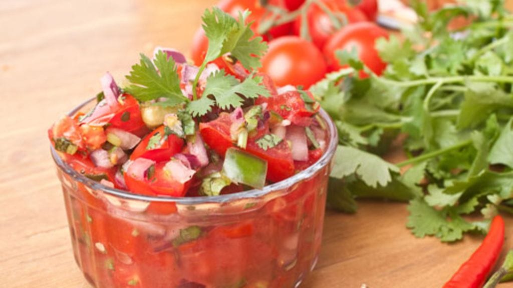 Sipuli maistuu yhdessä esimerkiksi tomaatin kanssa