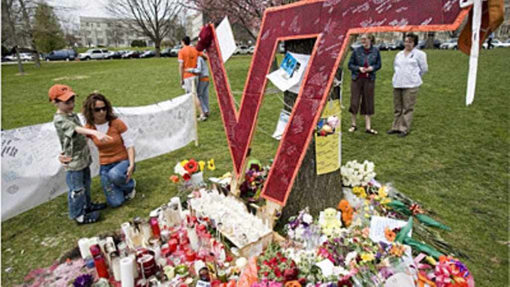 Mielenterveysongelmista kärsinyt opiskelija tappoi huhtikuussa 32 Virginia Tech -yliopiston opiskelijaa sekä itsensä. Yhdysvaltain suurin koulumurha aiheutti laajan maansurun. photo: Tannen Maury/EPA