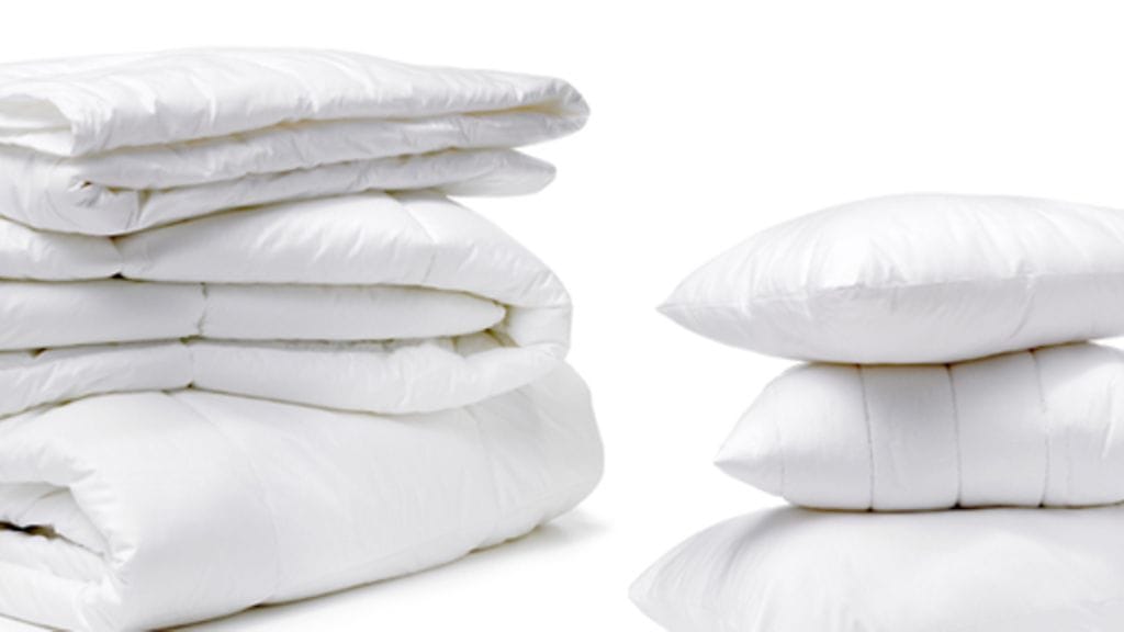 Tyynyjä ja peittoja.