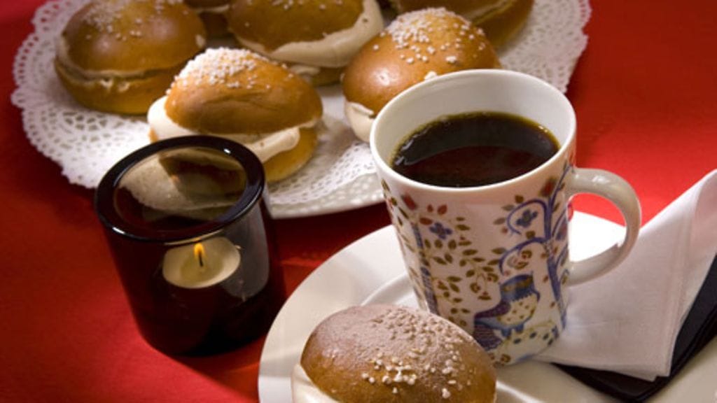 Parilla vinkillä saat laskiaispullasta kevyemmän. Kuva: Myllyn Paras