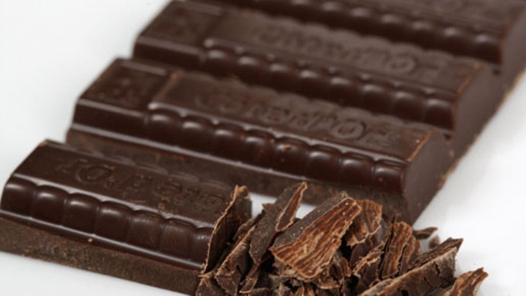 Tumma suklaa sopii teen kanssa. Kuva: Lehtikuva