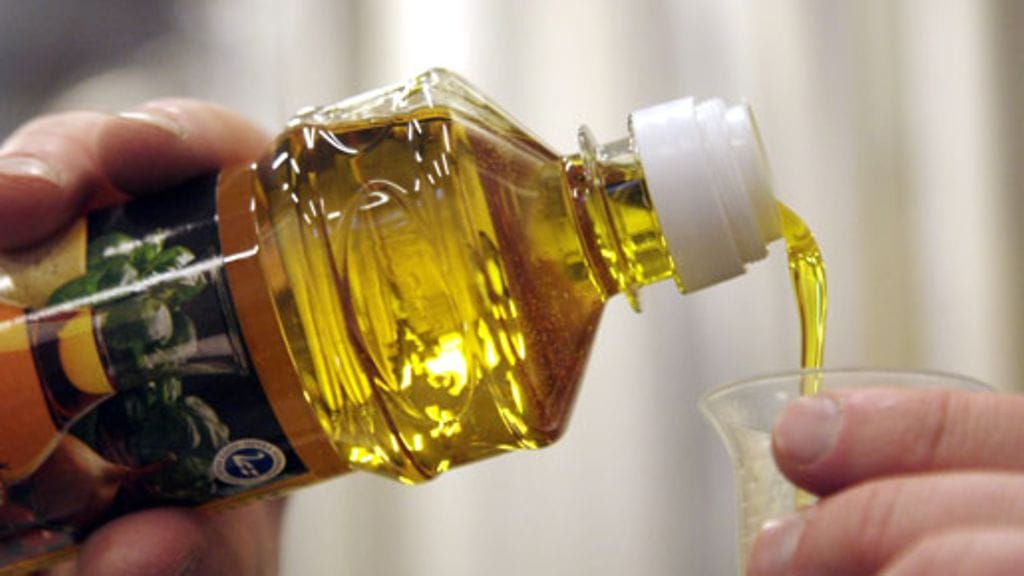 Rypsiöljy päihittää oliiviöljyn. Kuva: Lehtikuva.