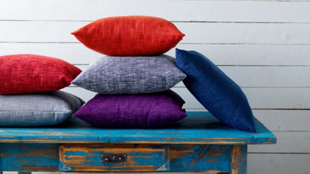 Käytä koristetyynyjä säästeliäästi. (Kuva: Finlayson)