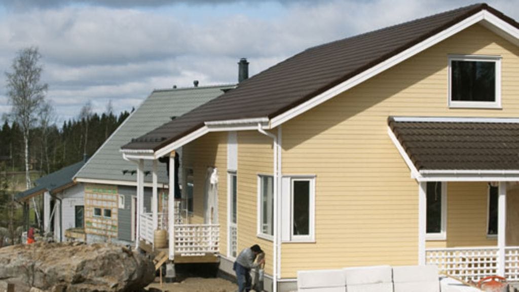 Valkeakosken asuntomessuilla on esitteillä myös puolitoistakerroksisia taloja.