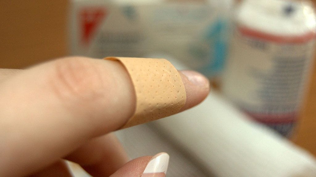 Haavat kannattaa puhdistaa huolella, oli vuodenaika mikä tahansa.