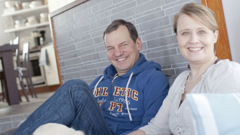 Jukka Tammi on opetellut sähkön säästämisen saloja Vuoden energiaperhe -kilpailussa.