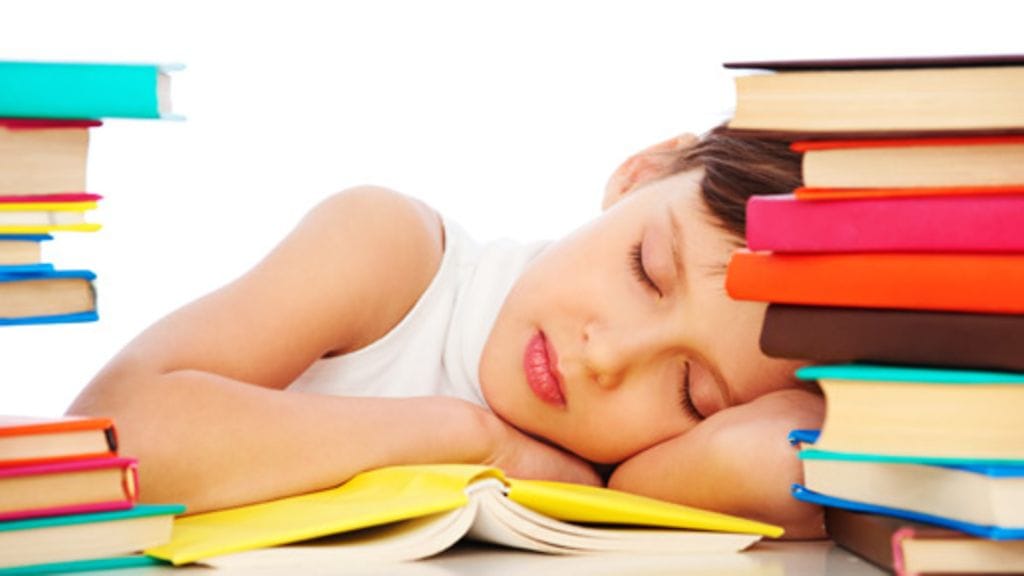 Iltavirkun on vaikea sopeutua aamuherätysten yhteiskuntaan, kun geenit vetävät petiin.