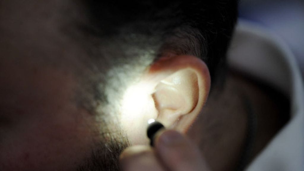 Voiko valoa aistia korvien kautta? Lukijoista suurin osa ei usko kirkasvalokuulokkeisiin.