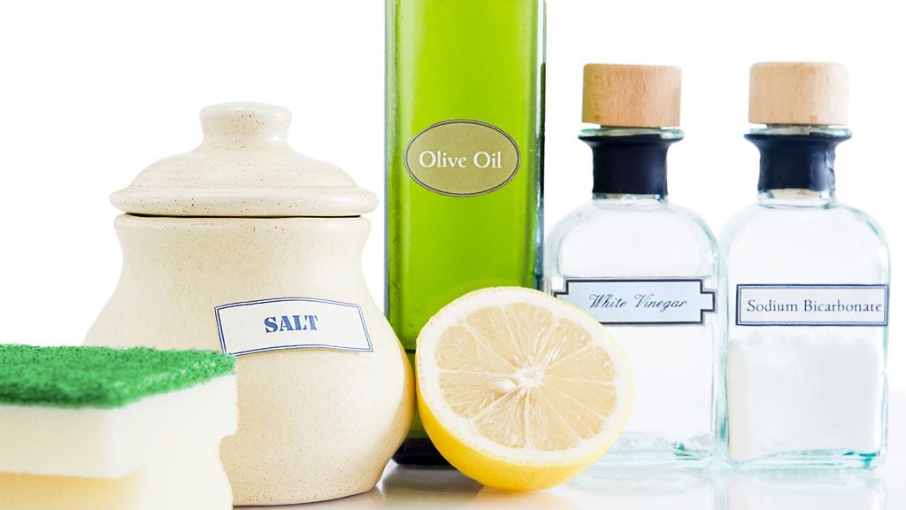 Etikka, suola ja sitruuna lukeutuvat luonnollisiin pesuaineisiin, jotka todella toimivat.