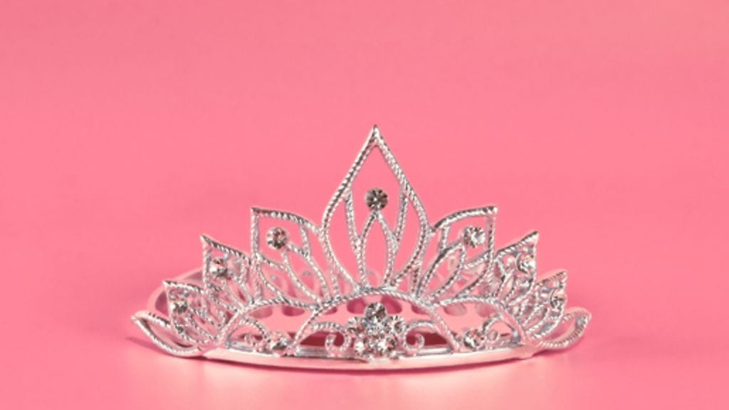 Prinsessakruunukin saattaa tummua, mutta hammastahna pelastaa.