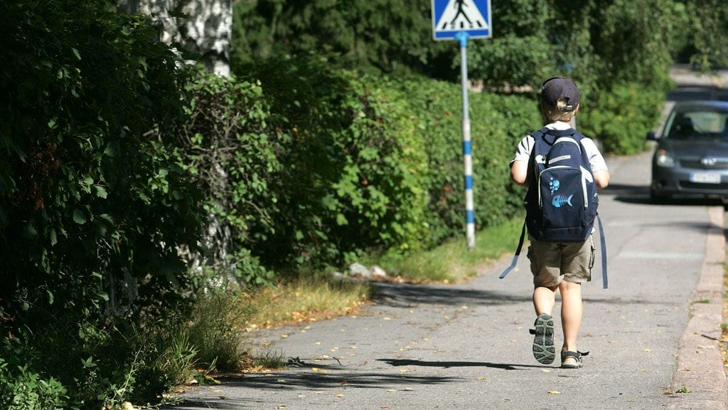 Perheiden eriarvoistuminen näkyy opettajien mukaan muun muassa lomissa: jotkut lapset ovat kiertäneet kesällä esimerkiksi Australian tai matkustelleet paljonkin, kun joku toinen oppilas on ollut koko kesän kotona.