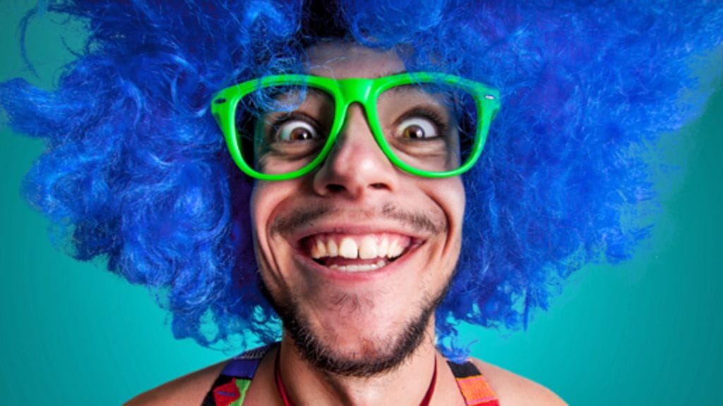 Älä tule töihin tässä asussa, vappu meni jo.