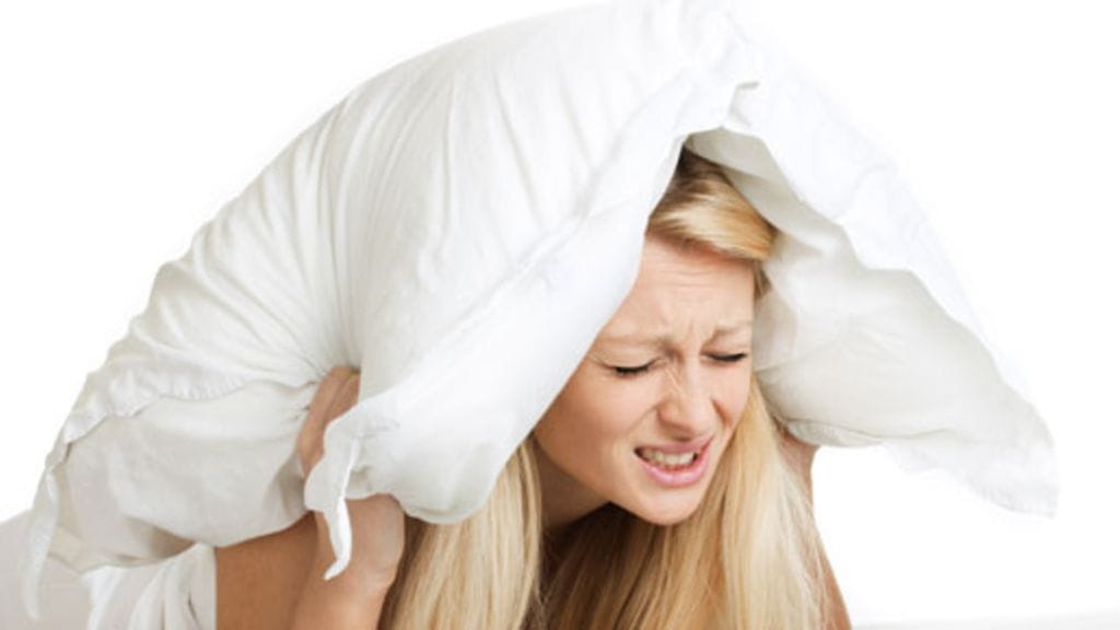 Jatkuva väsymys ja unettomuus ovat merkkejä stressistä.