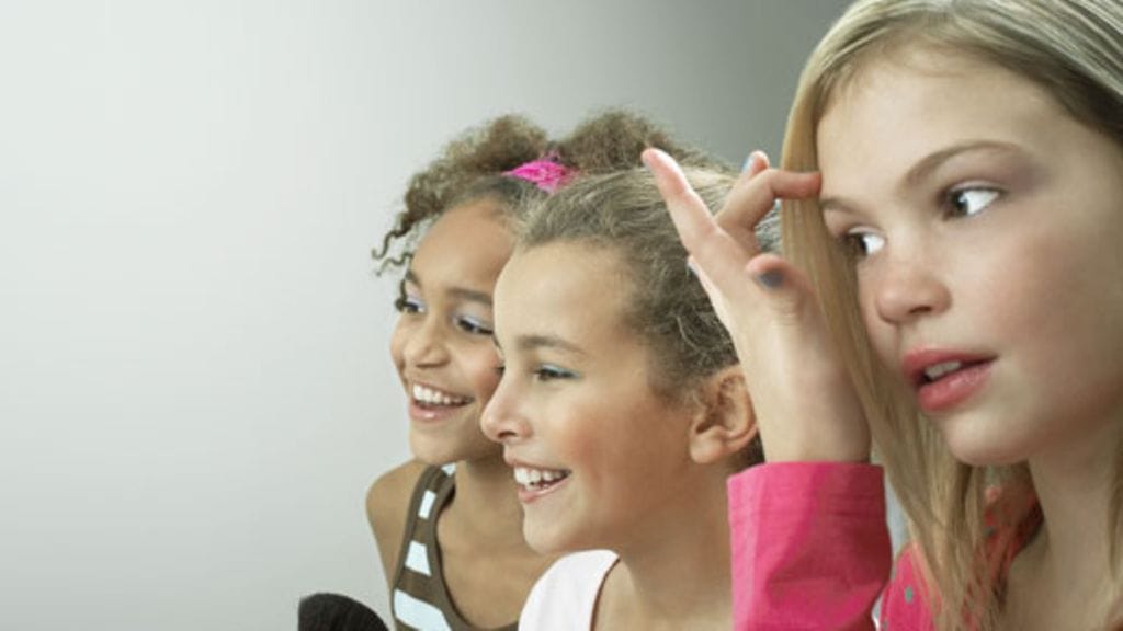 Ovatko tytöt liian aikaisin kiinnostuneita meikkaamisesta?