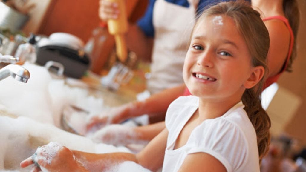 Lapsiperheessä sähkönkulutus voi helposti nousta korkeisiin lukemiin.