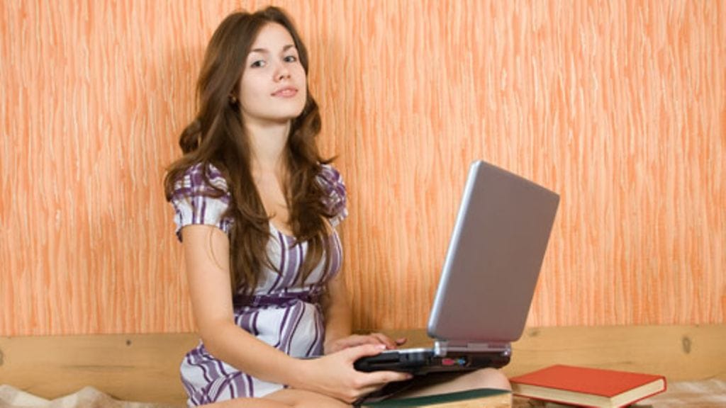 Sosiaalisissa palveluissa ei kannata jakaa liikaa tietoa tekemisistään.