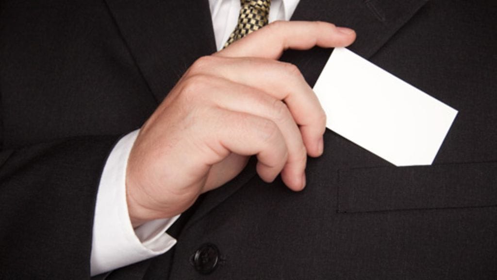 Ensivaikutelma ei ole kalliista puvusta ja komeasta käyntikortista kiinni.