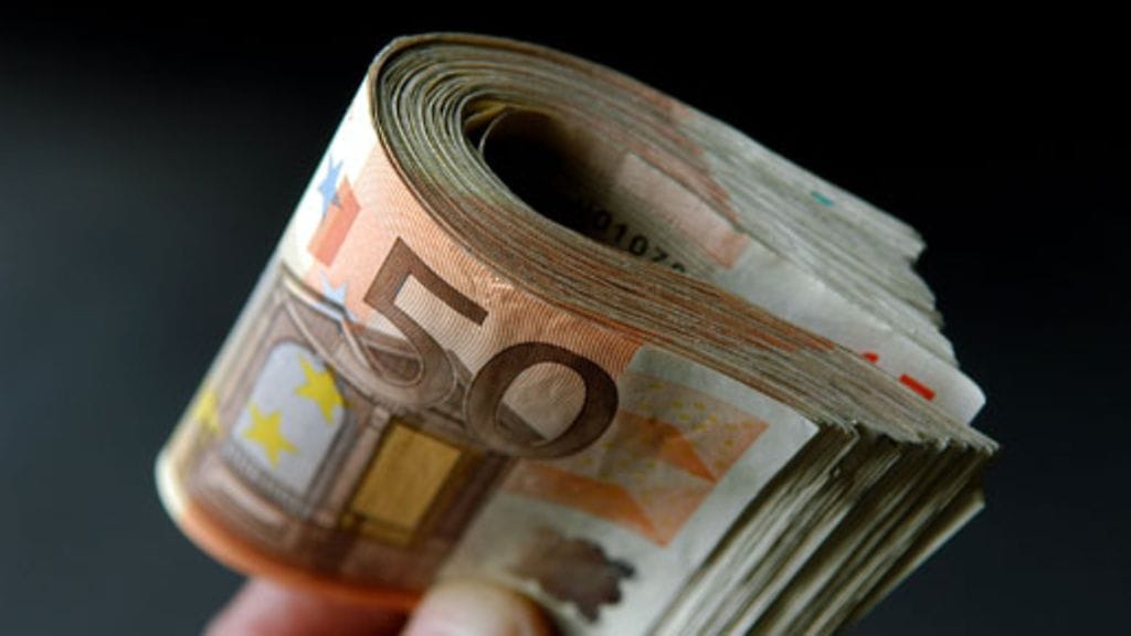 Uhrilta perittiin perusteetonta velkaa, jonka määrä kasvoi 3 000 eurosta 30 000 euroon.