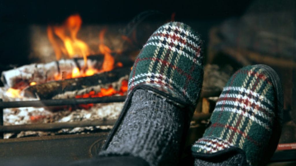 Takkatulen loimu kuuluu talveen.