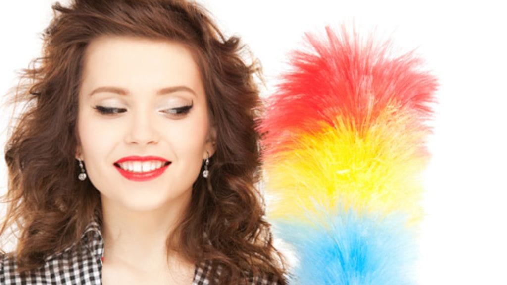 Tennismailan sijaan voit tarttua pölyhuiskaan ja kuluttaa kaloreita ilman hikiliikuntaa.