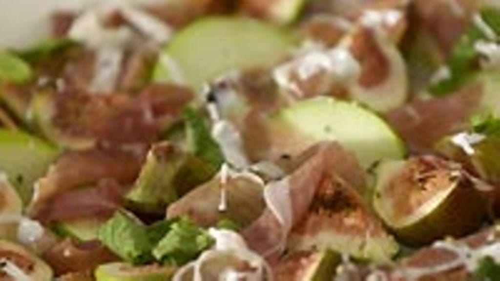 Viikuna-prosciuttosalaatti