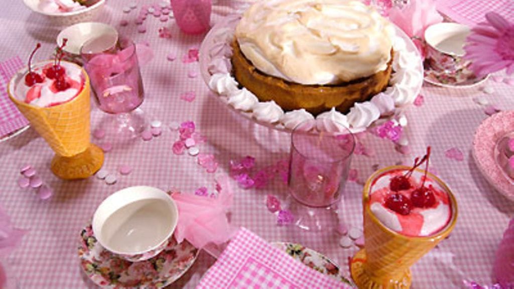 vaaleanpunainen kattaus