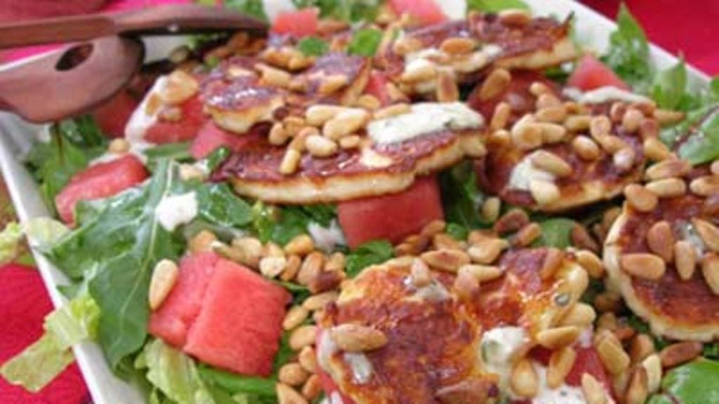 Halloumijuustosalaatti